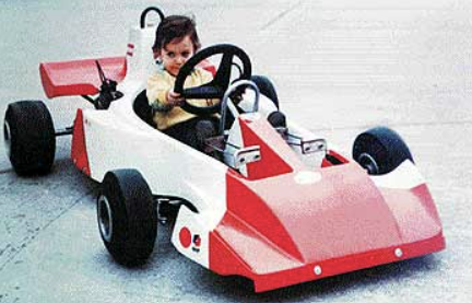 Alonso de pequeño en el kart de su padre